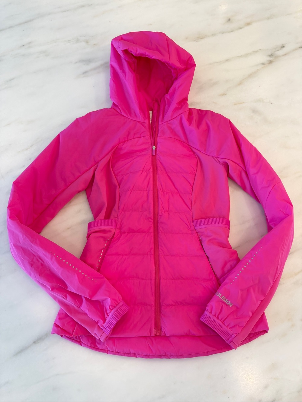 Lululemon Down for It All Jacket
Sonic Pink sz 4 GUC
